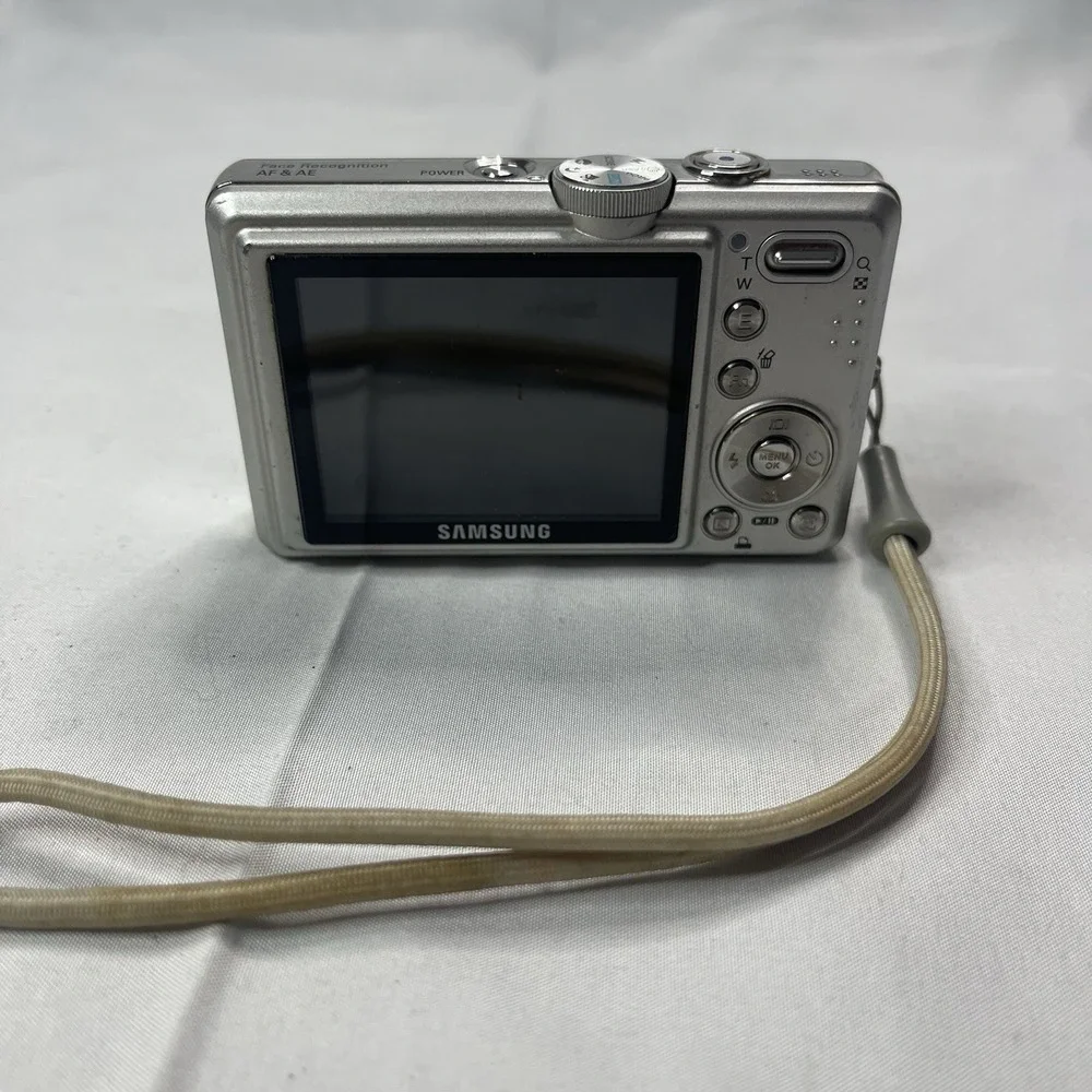 Samsung L730 is a 7.2-megapixel compact digital camera. FOR PARTS